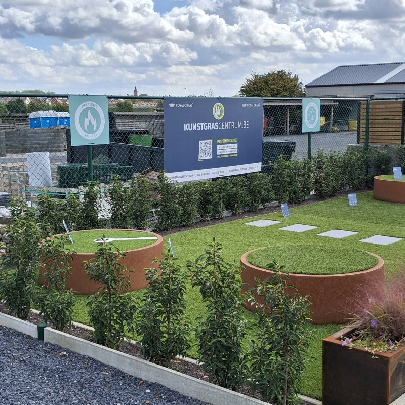 Een foto van de Royal Grass kunstgras kijktuin aangelegd door het Kunstgrascentrum bij Tuinservice Putman