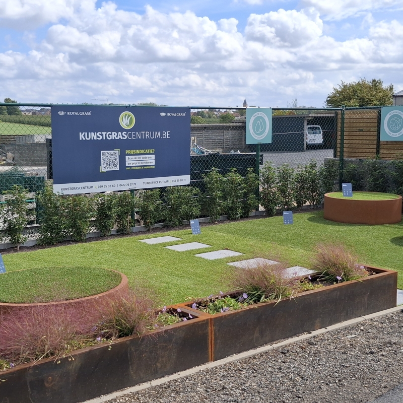 Een foto van de Royal Grass kunstgras kijktuin aangelegd door het Kunstgrascentrum bij Tuinservice Putman