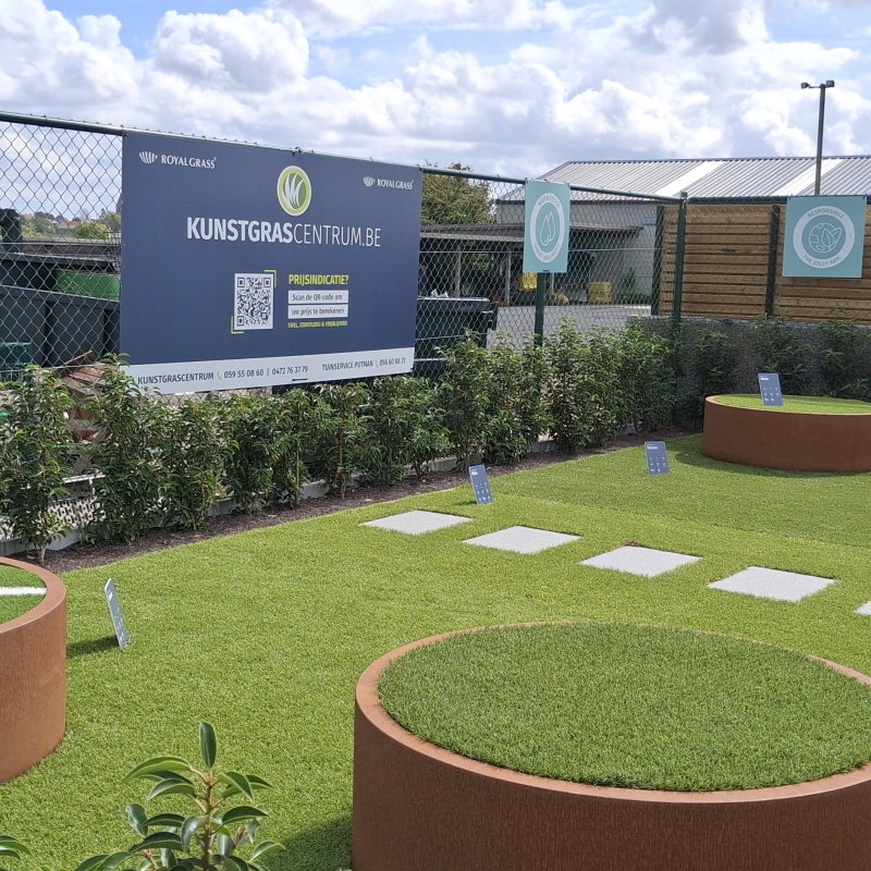 Een foto van de Royal Grass kunstgras kijktuin aangelegd door het Kunstgrascentrum bij Tuinservice Putman