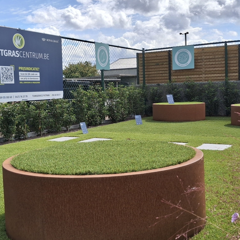 Een foto van de Royal Grass kunstgras kijktuin aangelegd door het Kunstgrascentrum bij Tuinservice Putman